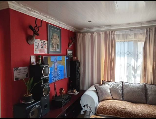3 BEDROOM HOUSE FOR SALE IN BEVERLEY HILLS